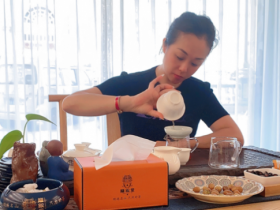 茶界女神朱芳:从武夷红单店营业额0.5亿到中国名山茶品牌龙叙堂