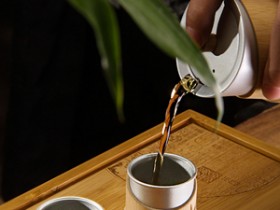 云南下关茶厂李格风赞美普洱的茶诗《吟普洱茶》赏析_描写茶的禅诗