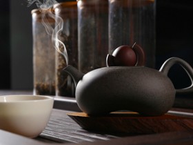 英德茶文化的精美茶诗《无题》赏析_描写紫砂壶与茶叶的唯美诗句
