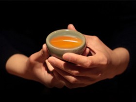 描写品茶心境的精美诗句《咏普洱茶》赏析_关于禅茶一味的普洱现代茶诗