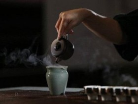 揭秘秋冬季节喝什么茶更养生！冬季喝普洱熟茶，驱寒又温补